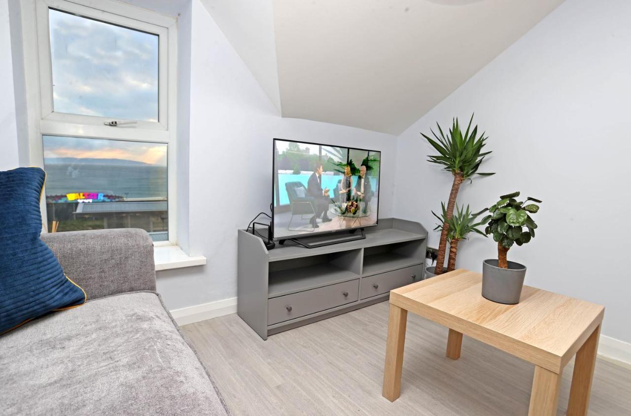 Entire Penthouse Apartment With Sea Views Portrush Exterior photo